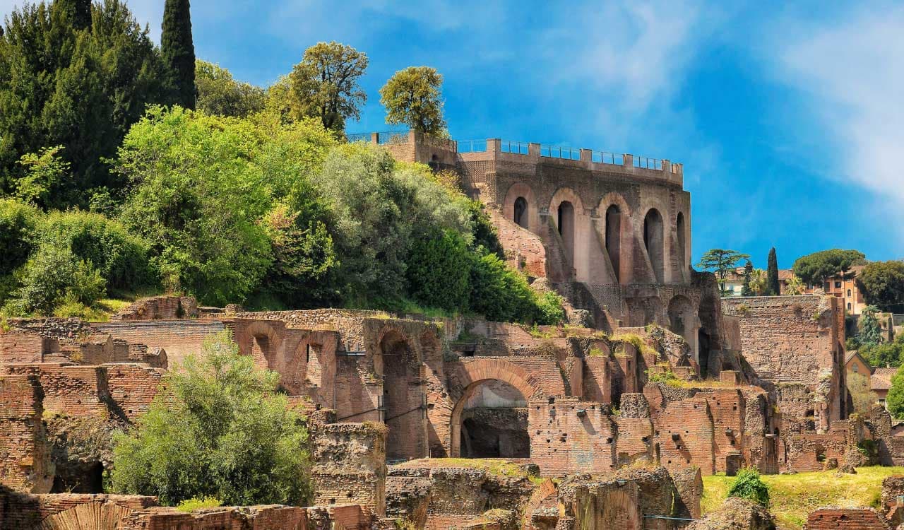 Rome: Colosseum Hosted entry, Roman Forum and Palatine hills with Arena Ticket